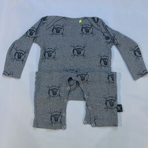 NUNUNU Baby Skull romper one piece size 18-24 months - preowned